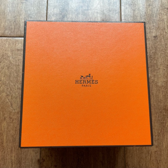 Heure H watch, Black Epsom Calfskin Mini model, 21 mm - Picture 9 of 11